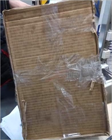 Пример неправильной упаковки: коробка неопрятного вида.png